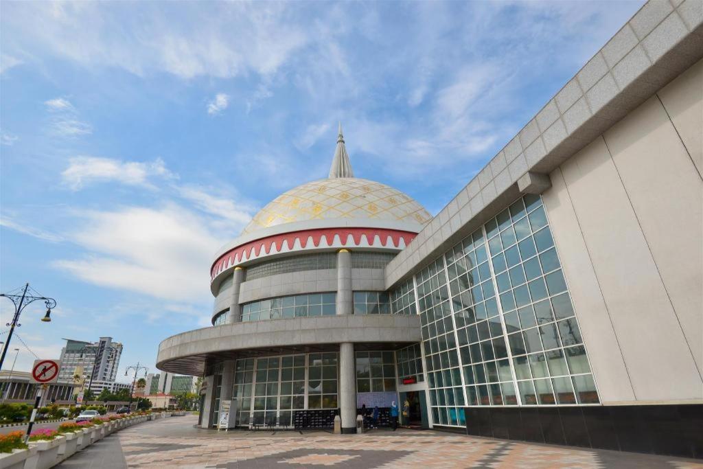 The Centrepoint Hotel Bandar Seri Begawan Exterior photo