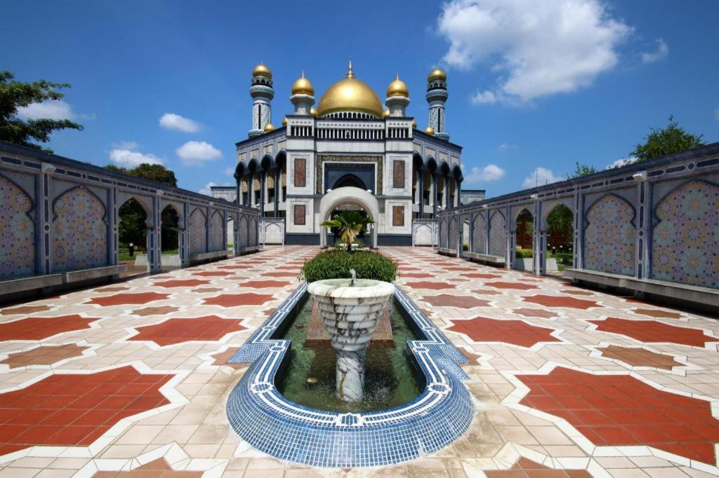 The Centrepoint Hotel Bandar Seri Begawan Exterior photo